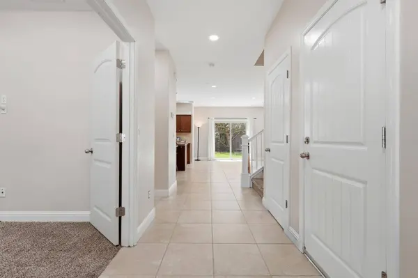 6184 E Pontiac WAY, Fresno, CA 93727