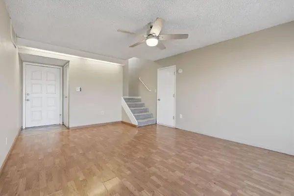 4929 N Winery CIR #114, Fresno, CA 93726