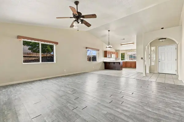 1434 Butternut DR, Hanford, CA 93230