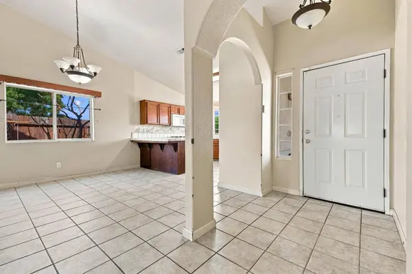 1434 Butternut DR, Hanford, CA 93230
