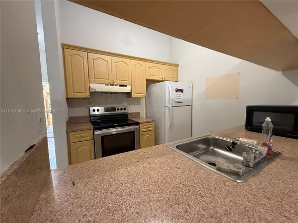 6703 NW 192nd Ter, Hialeah, FL 33015