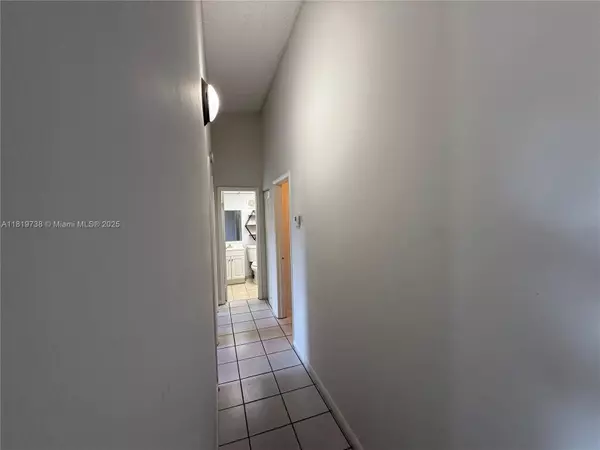 6703 NW 192nd Ter, Hialeah, FL 33015