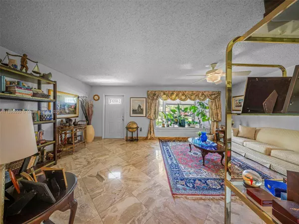 8520 SW 179th St, Palmetto Bay, FL 33157