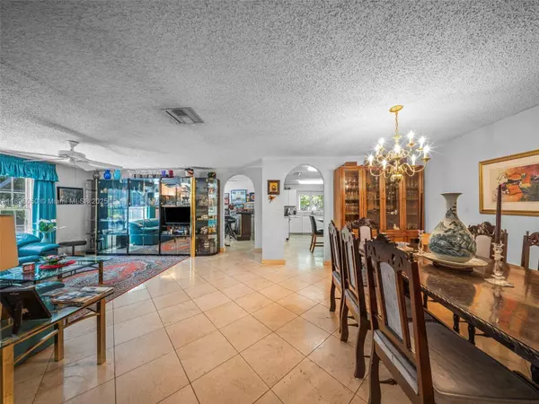 8520 SW 179th St, Palmetto Bay, FL 33157