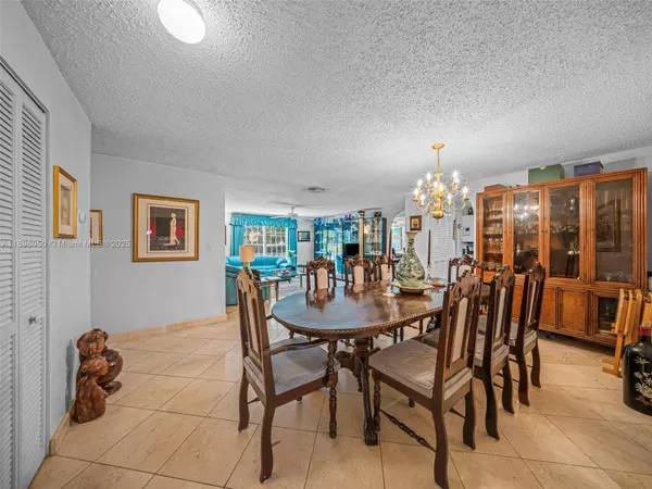 8520 SW 179th St, Palmetto Bay, FL 33157