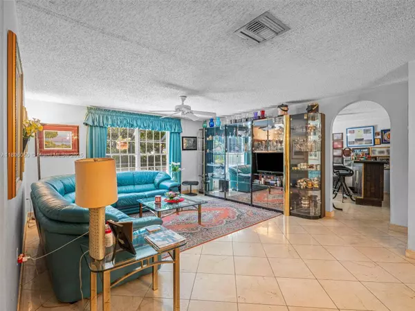 8520 SW 179th St, Palmetto Bay, FL 33157