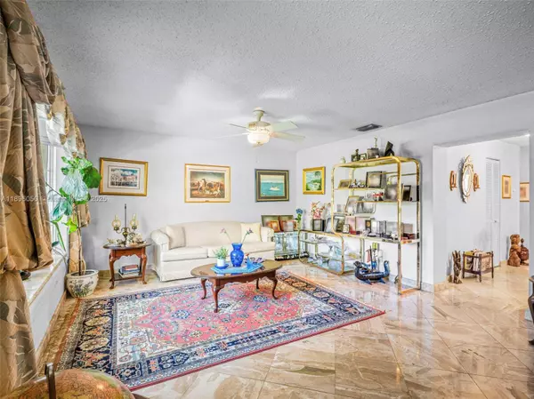 8520 SW 179th St, Palmetto Bay, FL 33157