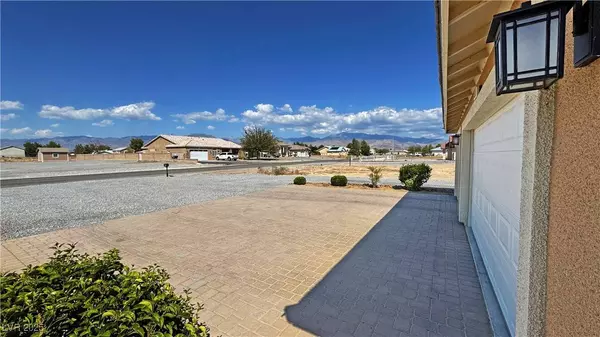 581 E Jaybird ST, Pahrump, NV 89048