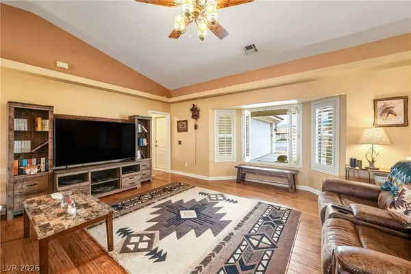 231 Glenoaks ST, Pahrump, NV 89048