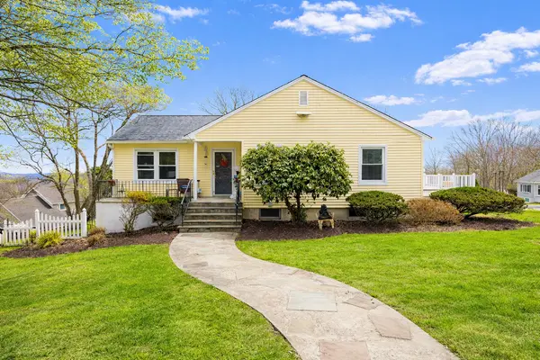 17 Greenwood Dr, Mahopac, NY 10541-5514