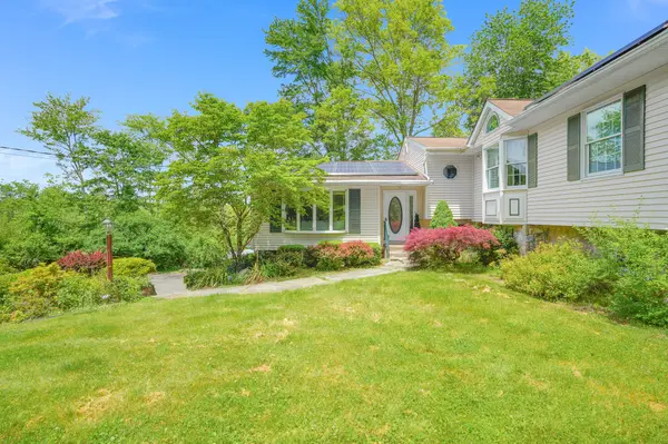 10 Eisgruber Park Ln, Highland, NY 12528-2879