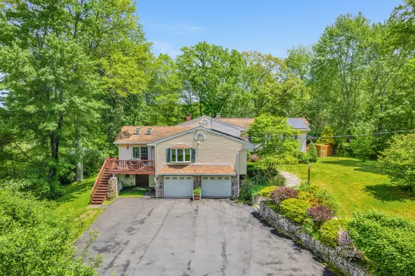 10 Eisgruber Park Ln, Highland, NY 12528-2879
