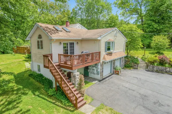 10 Eisgruber Park Ln, Highland, NY 12528-2879