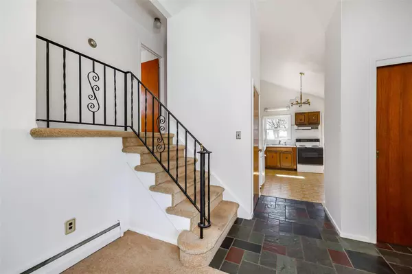 32 Liss RD, Wappingers Falls, NY 12590