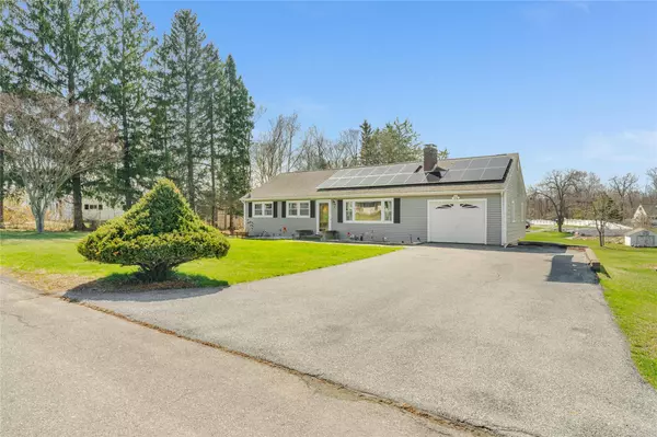 3 Nied DR, Pleasant Valley, NY 12569