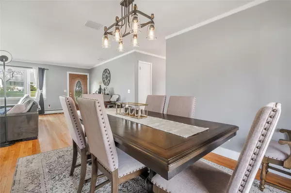 3 Nied DR, Pleasant Valley, NY 12569