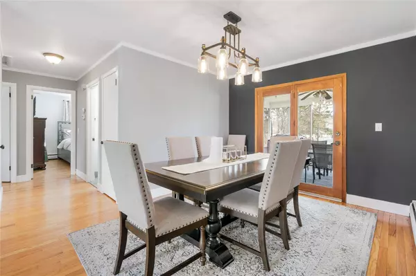 3 Nied DR, Pleasant Valley, NY 12569