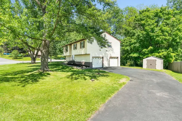 53 Cardinal DR, Poughkeepsie, NY 12601