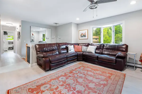 53 Cardinal DR, Poughkeepsie, NY 12601