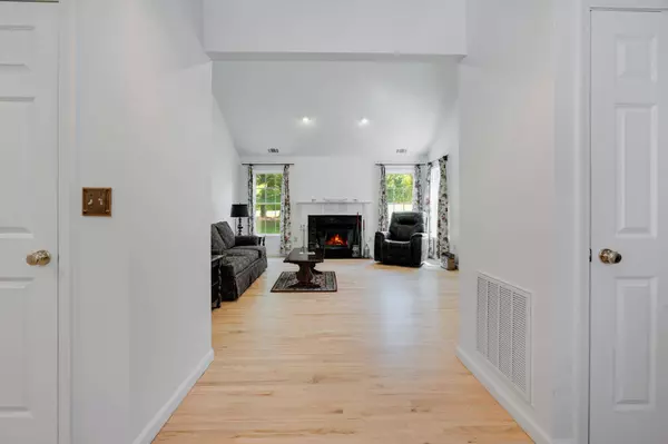 31 Sandalwood LN, Rhinebeck, NY 12572