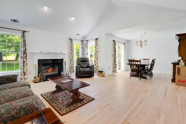 31 Sandalwood LN, Rhinebeck, NY 12572