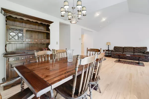 31 Sandalwood LN, Rhinebeck, NY 12572