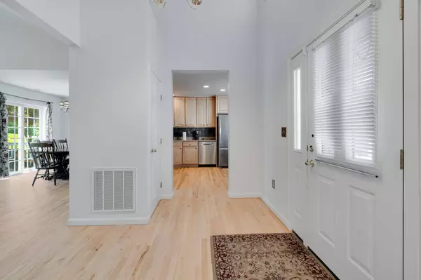 31 Sandalwood LN, Rhinebeck, NY 12572