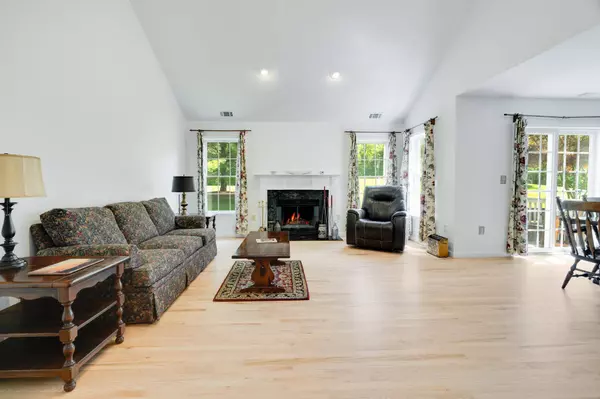 31 Sandalwood LN, Rhinebeck, NY 12572