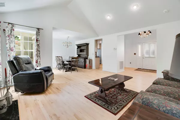 31 Sandalwood LN, Rhinebeck, NY 12572