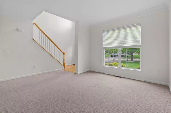 640 Creekside LN, Fishkill, NY 12524