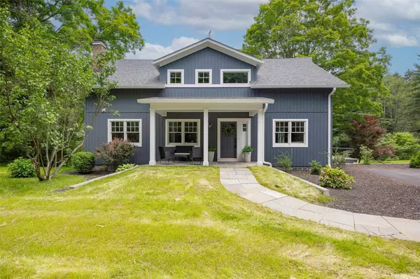 106 Davis RD, Salt Point, NY 12578