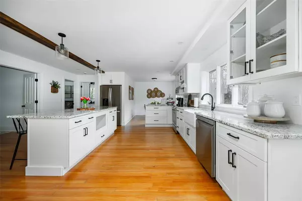 106 Davis RD, Salt Point, NY 12578