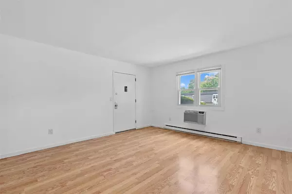 14 E White Gate RD, Wappingers Falls, NY 12590