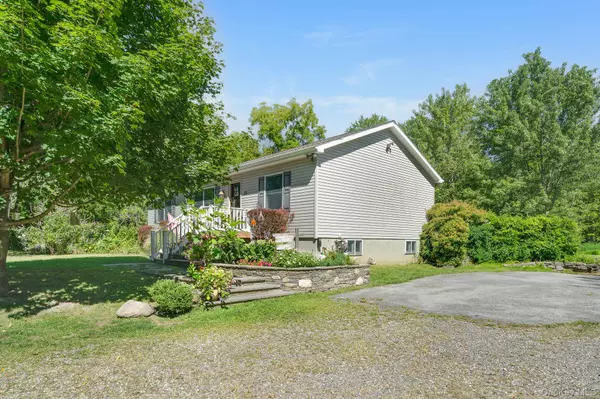 22 Mountain View AVE, Staatsburg, NY 12580