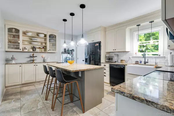 22 Mountain View AVE, Staatsburg, NY 12580