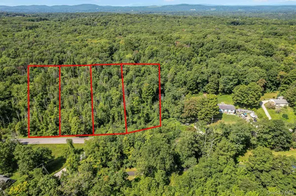 153 S Quaker LN, Hyde Park, NY 12538