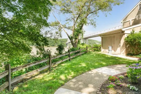 68 Gerald DR #D1, Poughkeepsie, NY 12601