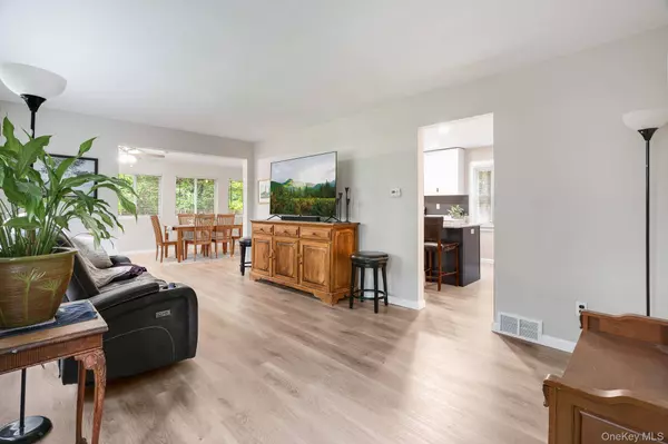 493 Orchard DR, Wallkill, NY 12589