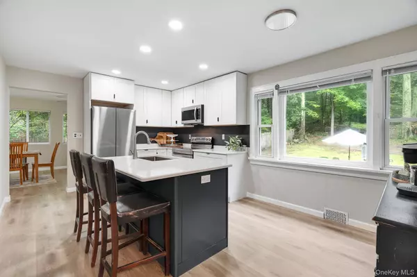 493 Orchard DR, Wallkill, NY 12589