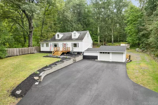 493 Orchard DR, Wallkill, NY 12589