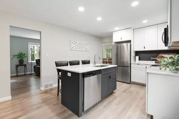 493 Orchard DR, Wallkill, NY 12589