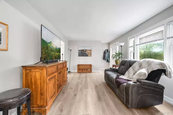 493 Orchard DR, Wallkill, NY 12589