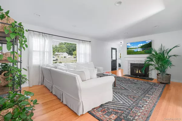 42 Shamrock CIR, Poughkeepsie, NY 12603