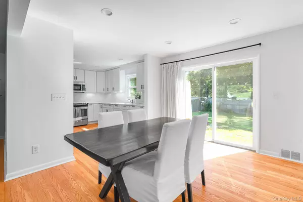 42 Shamrock CIR, Poughkeepsie, NY 12603