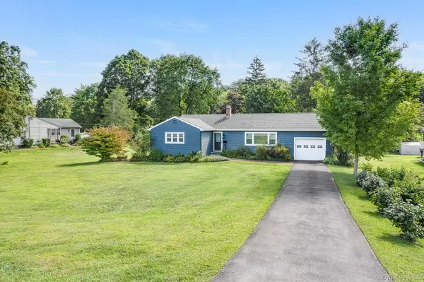 42 Shamrock CIR, Poughkeepsie, NY 12603