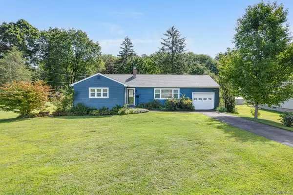 42 Shamrock CIR, Poughkeepsie, NY 12603