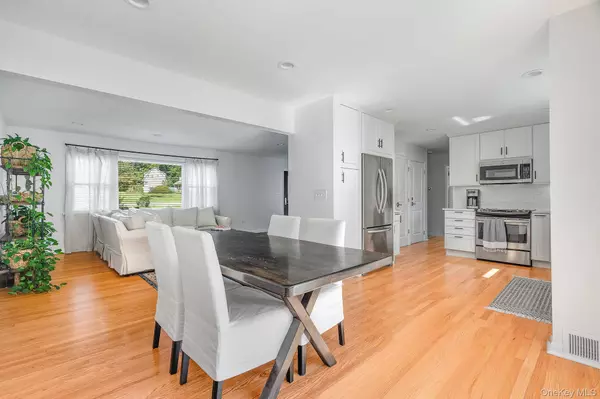 42 Shamrock CIR, Poughkeepsie, NY 12603