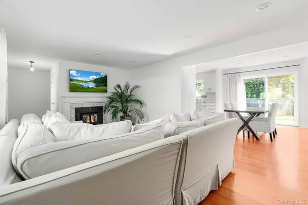 42 Shamrock CIR, Poughkeepsie, NY 12603