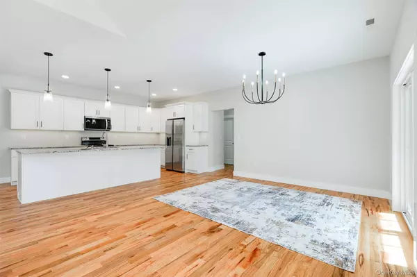 7 Bear Hollow LN, Hyde Park, NY 12538