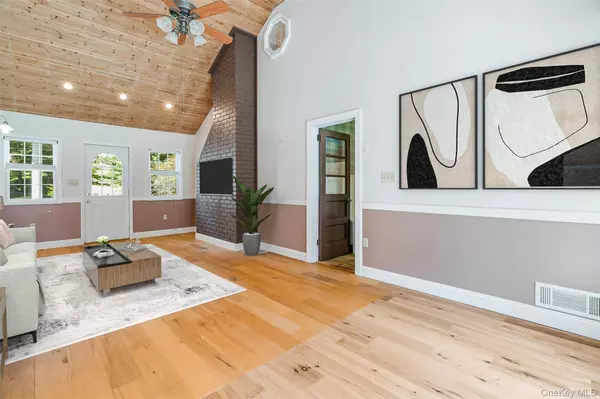 16 Reno RD, Poughkeepsie, NY 12603